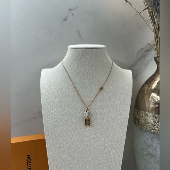 🔥NEW! Louis Vuitton•Nanogram Necklace - Picture 1 of 6